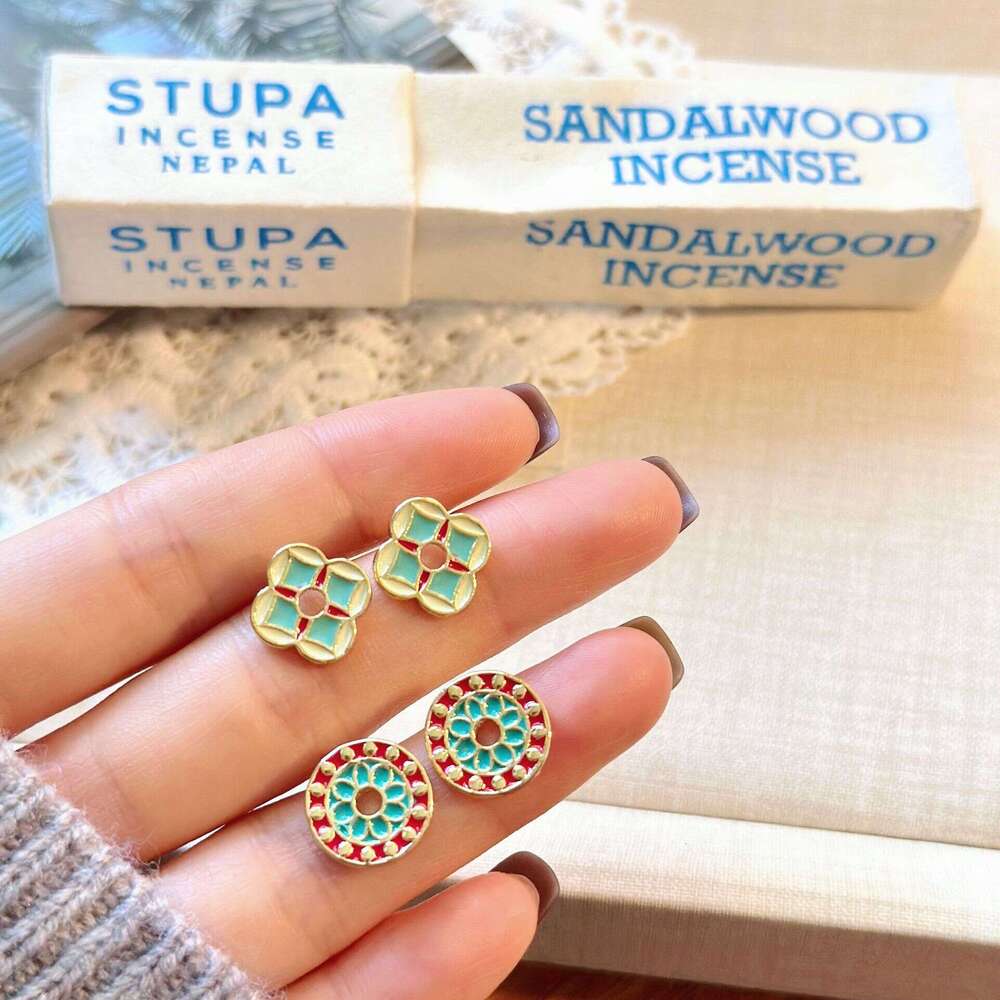 2025 bijoux haut de gamme féminin, de niche de créateurs de fleurs en émail de couleur française, bijoux de créateurs élégants en boucles d'oreil