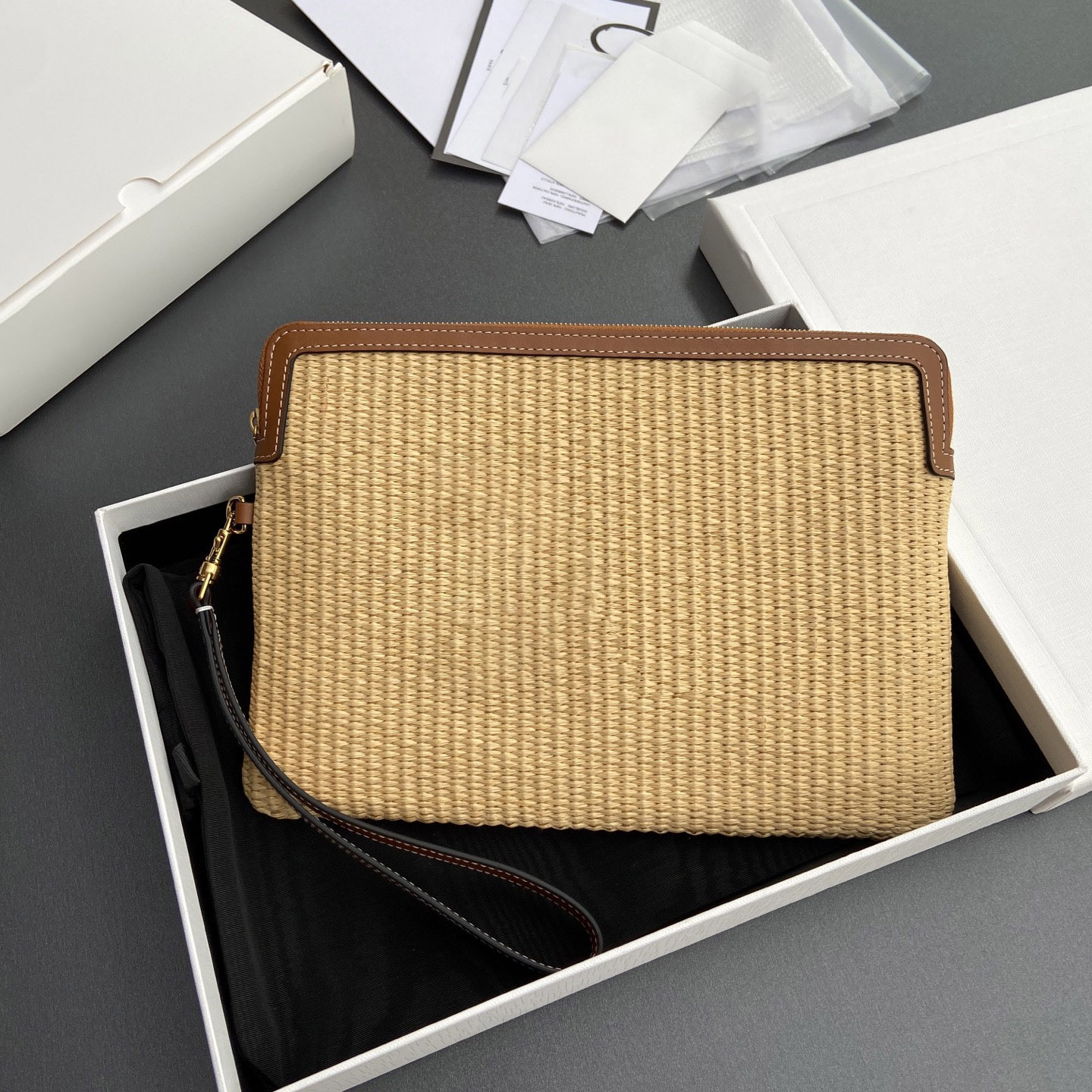 Luxurys Handbags Designer Clutch Bags Underarm Shoulder Bags Woman Mens CeClutch Cowhdie Leather Canvas Wallets Fashion Straw Travel Bag 240215
