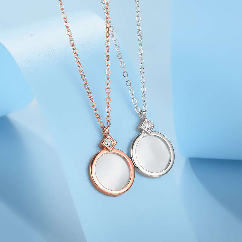Shengyuan Collier en nacre, pendentif rond à motif squelette de style religieux, bijoux en argent sterling avec coquillage blanc et chaîne serpen