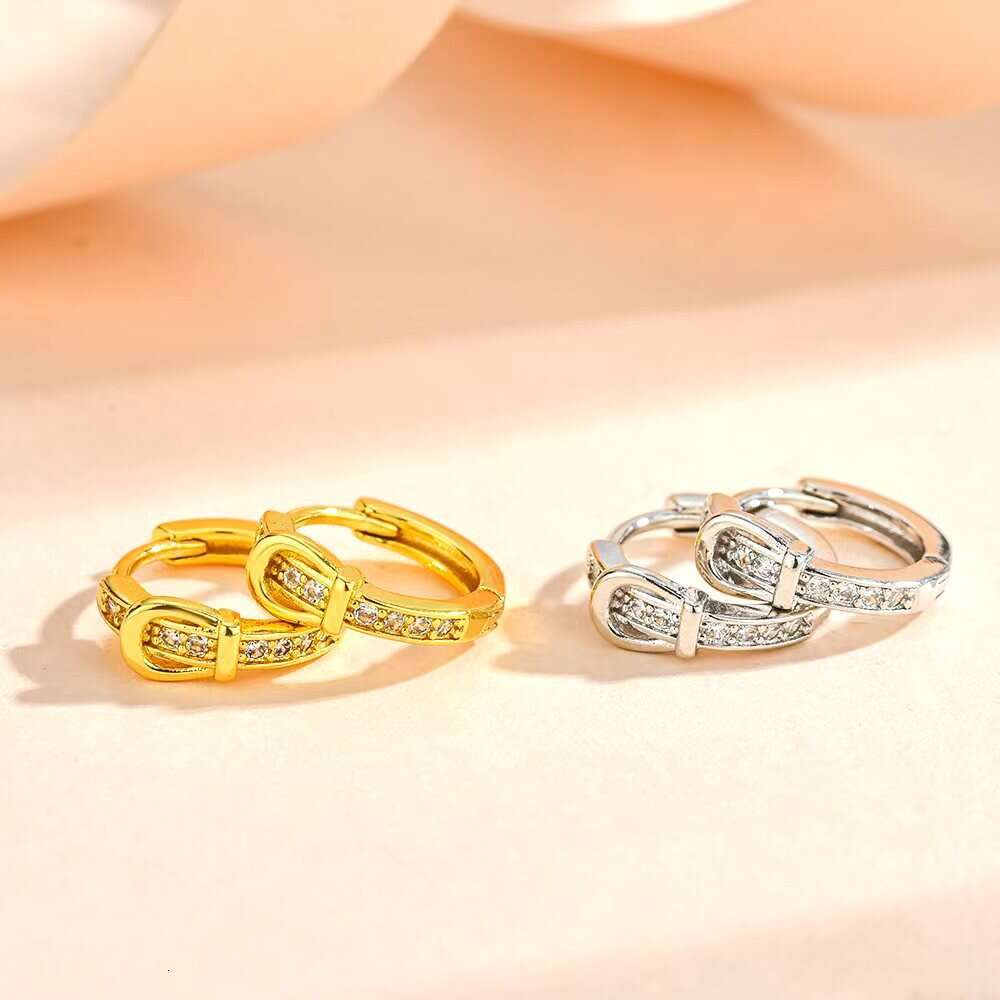 Boucles d'oreilles en forme de fer à cheval de style chinois pour femme, bijoux en cuivre plaqué argent et perles de laiton avec détails en forme
