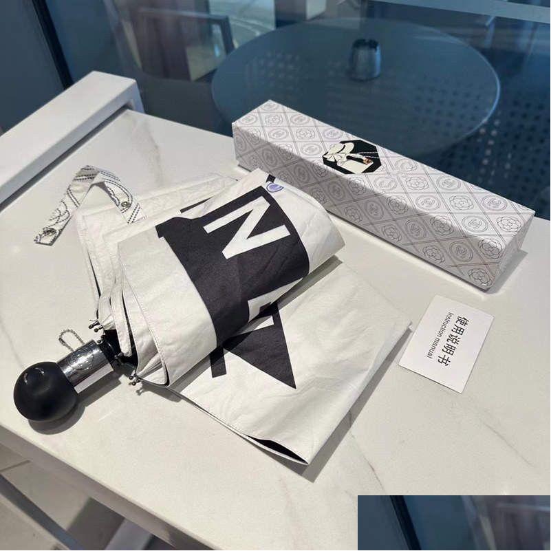 Umbrellas Designer Umbrella Flower Bag Pattern Sun Protection Snow Black Rubber Classic Letter Graffiti White Automatic Triple Fold Ot57C M260303-image-1096023708
