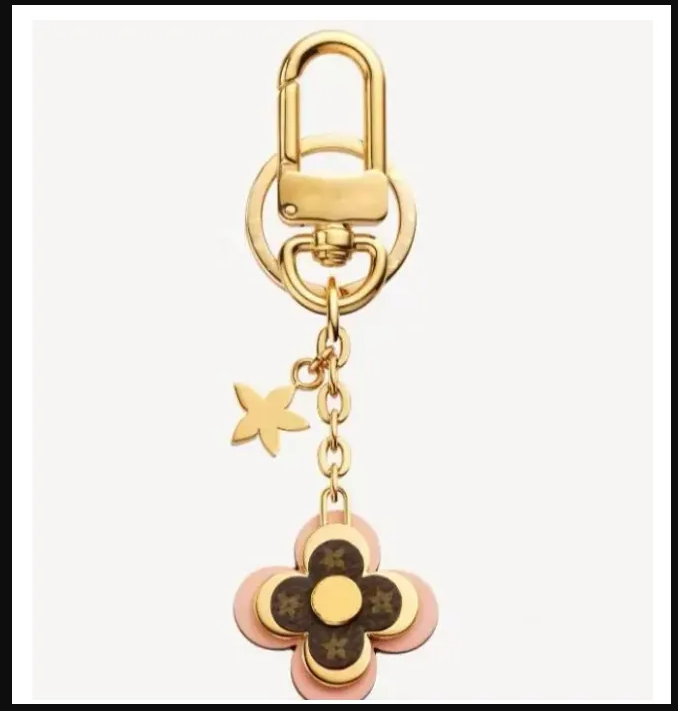 Charming Metal Old flower keychain Elegant Woman French style Keychains Designer keychain Fashion bag charm upscale Car keyring Perfect Christmas gi