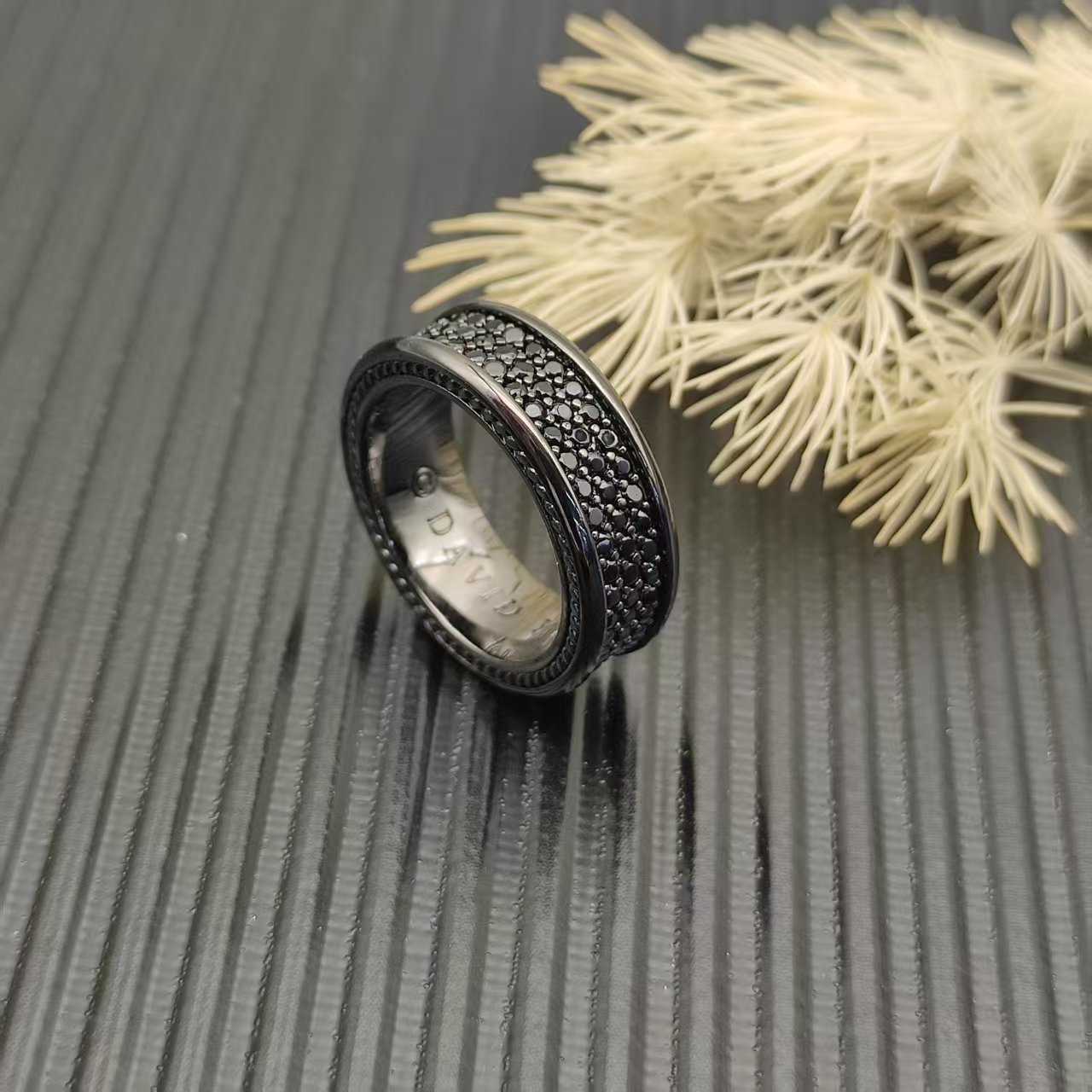 Bagues La nouvelle bague en diamant noir avec boucle noire et or de 85 mm est de haute qualité, à la mode et classique, adaptée à un usage quotid