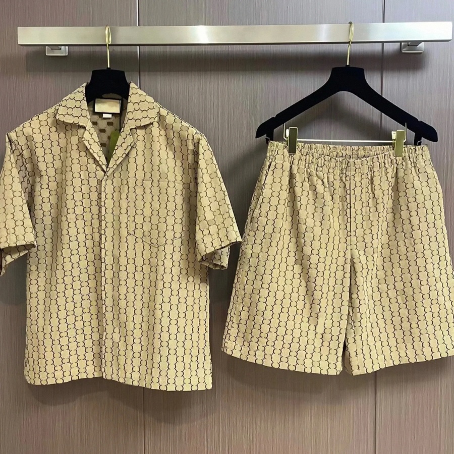 Vêtements créateurs de haute qualité pour hommes Classics Small Jacquard Mens Shirts Mens Casual Shirts Summer Fashion Fashion Single Row Bouton