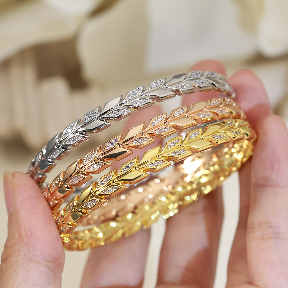 Fashion Luxury Leaf Shaped Women's Bracelet Classic Brand Jewelry Gorgeous Accessories Exquisite Gifts Designer Bracelet Hot Selling New Models