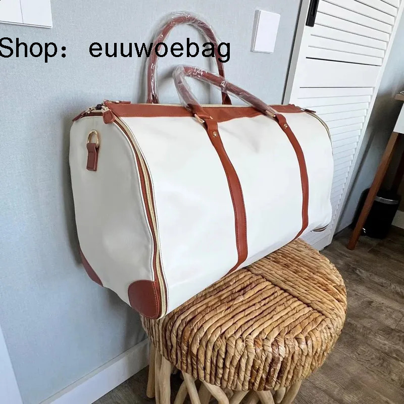 Lettres personnalisées Fashion Femmes Pu Leather Travel Duffle Grand capacité pliable costume de vêtements Bagous Business Trip Lage Sacs 240802