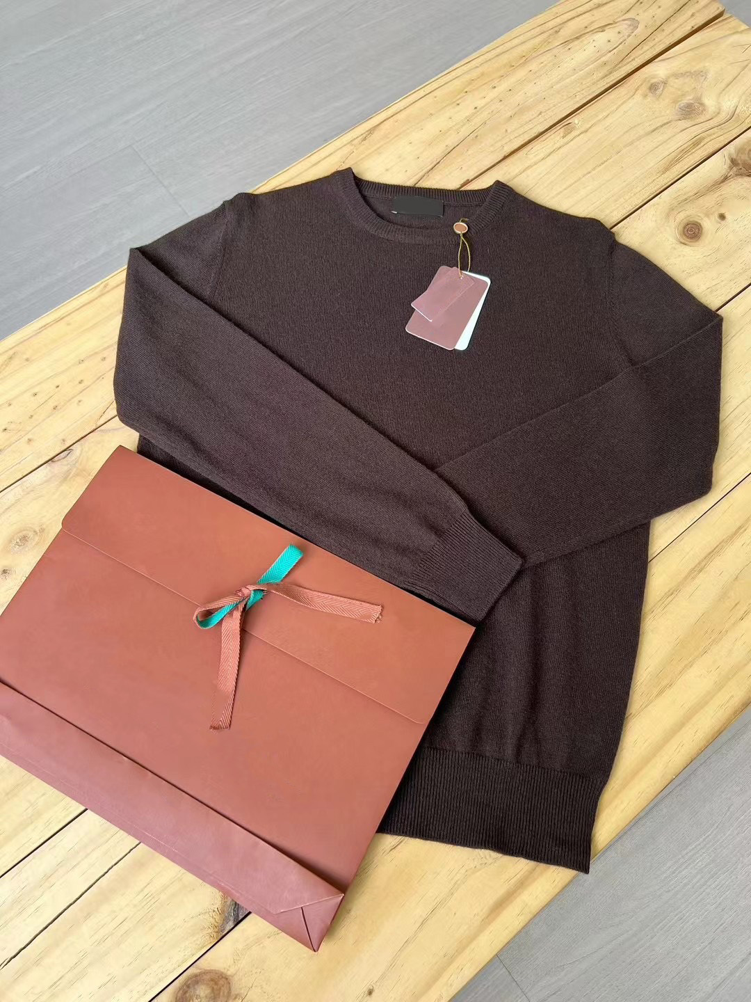 Men's High-end Cashmere Blend Garment: Stylish Dark Brown Crew Neck Jumper Ideal for Autumn/Winter