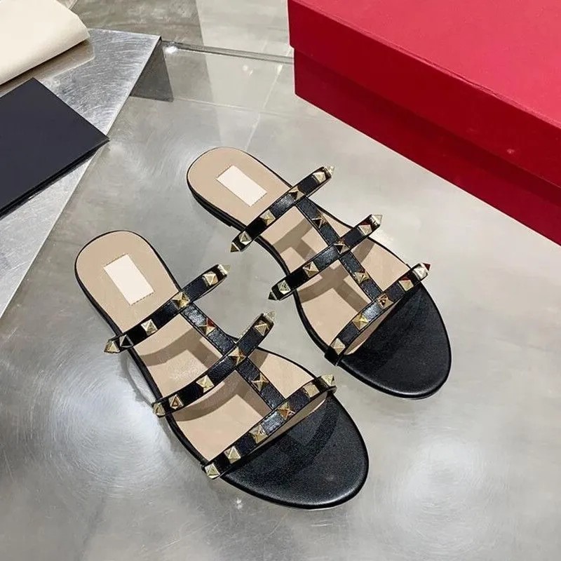 Designer real leather Sandals Women Brand Rivets Designer Slippers Flat Flip Flops Skin Slide Ladies Beach Sandal Summer shoes Stylish Comfortable B
