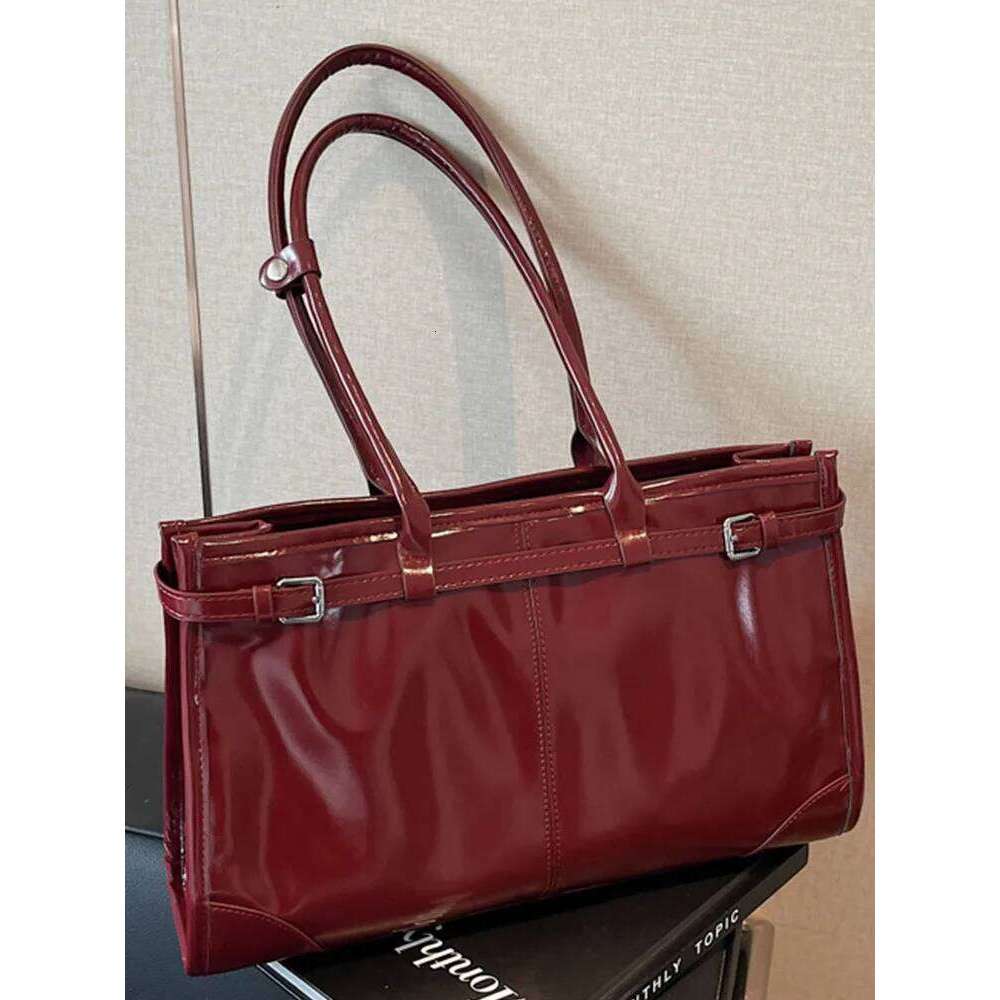 Bordeaux Large Capacity Folded Tote Bag Autumn Winter Women s Zipper Closed Underarm Bags Elegant Retro Commuting Handbag bag