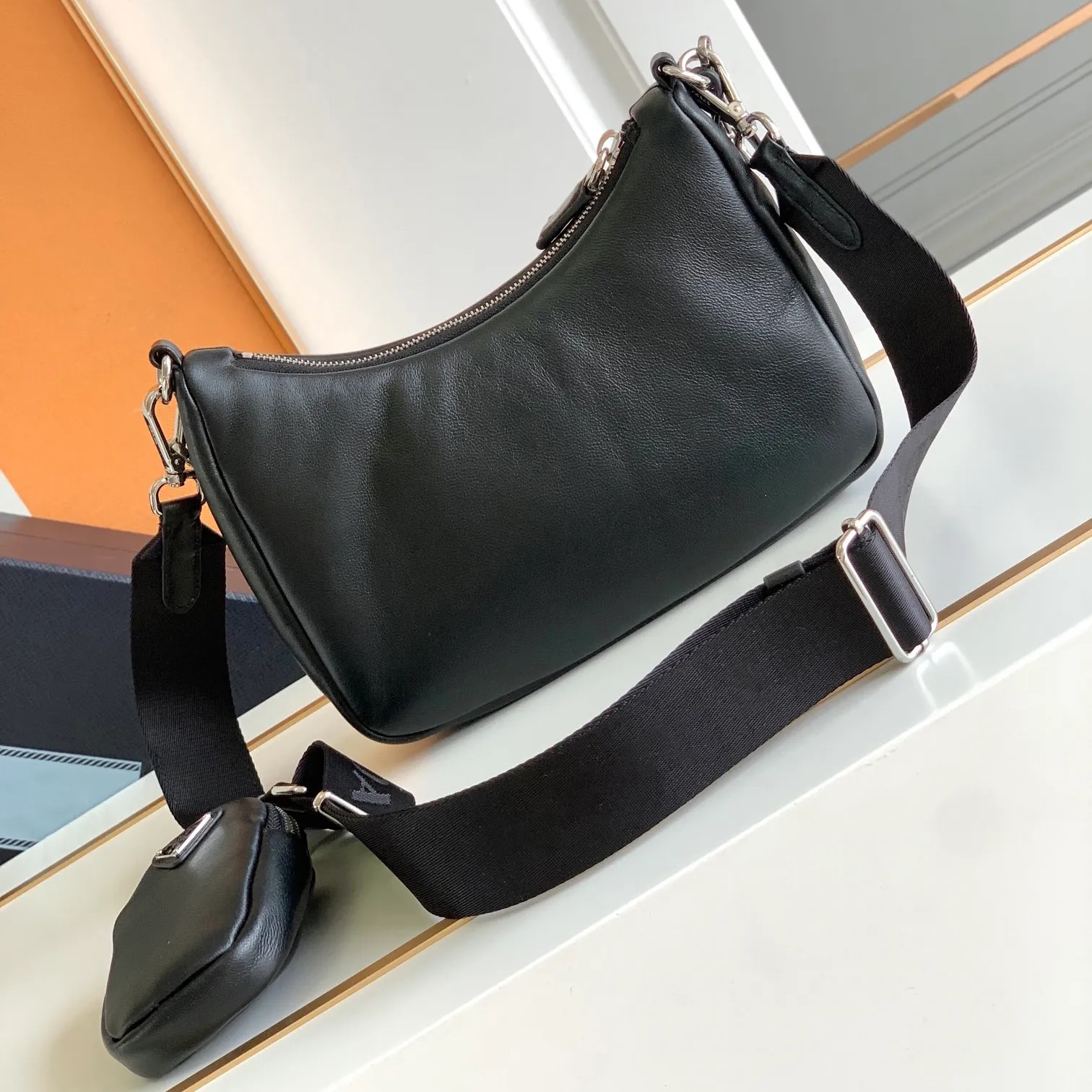 Styles Hobo Nylon Armpit Bag Bowling Pack Designer Totes For Woman Luxury Mens Postman Bag Nylon Shoulder Bags -15 Black Handbags Baguette