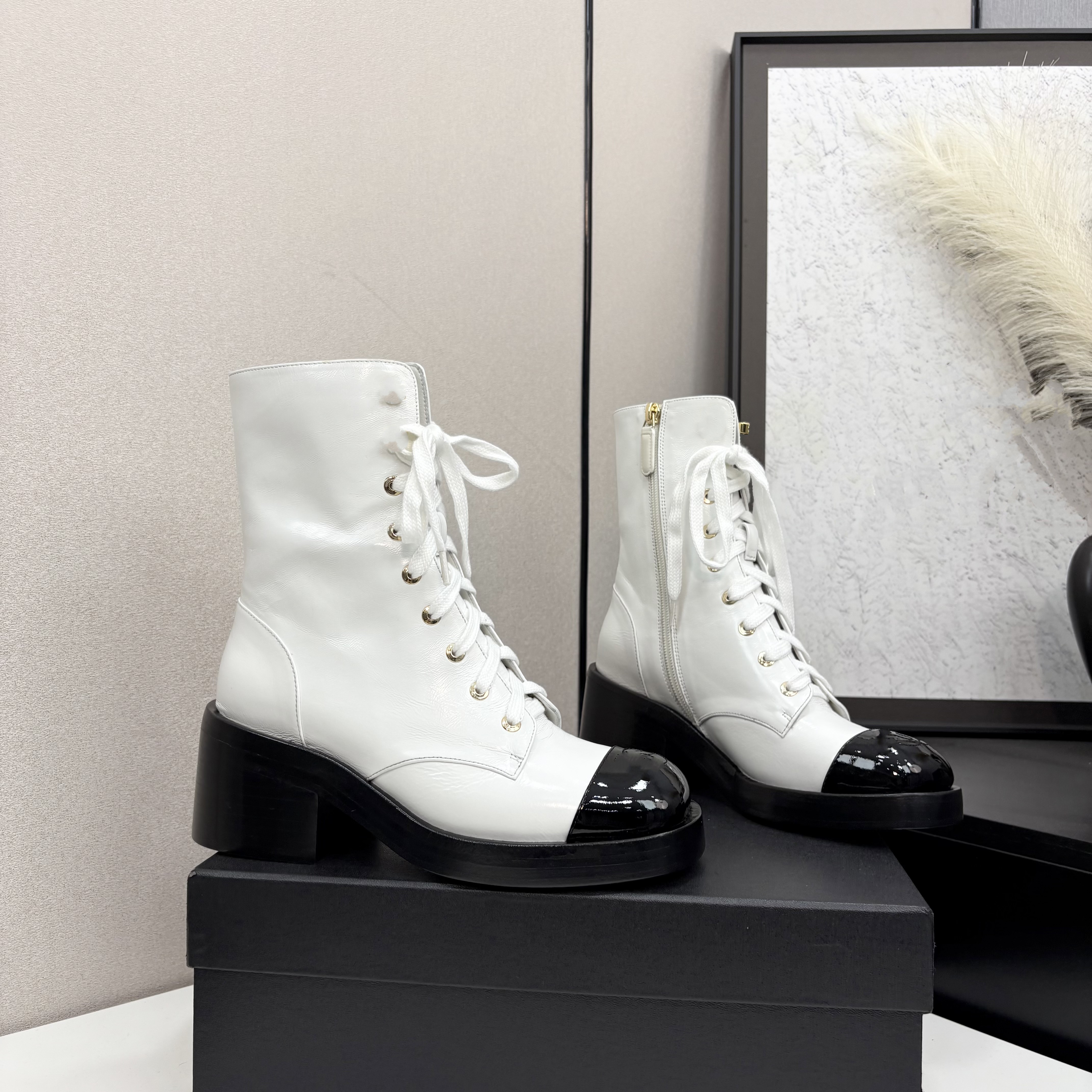Women Short Boots Designer High Heels Knee Boot Real shoes Fashion Winter Fall Cowboy Leather quilted Lace-up Winter Shoe Rubber sole 35-41