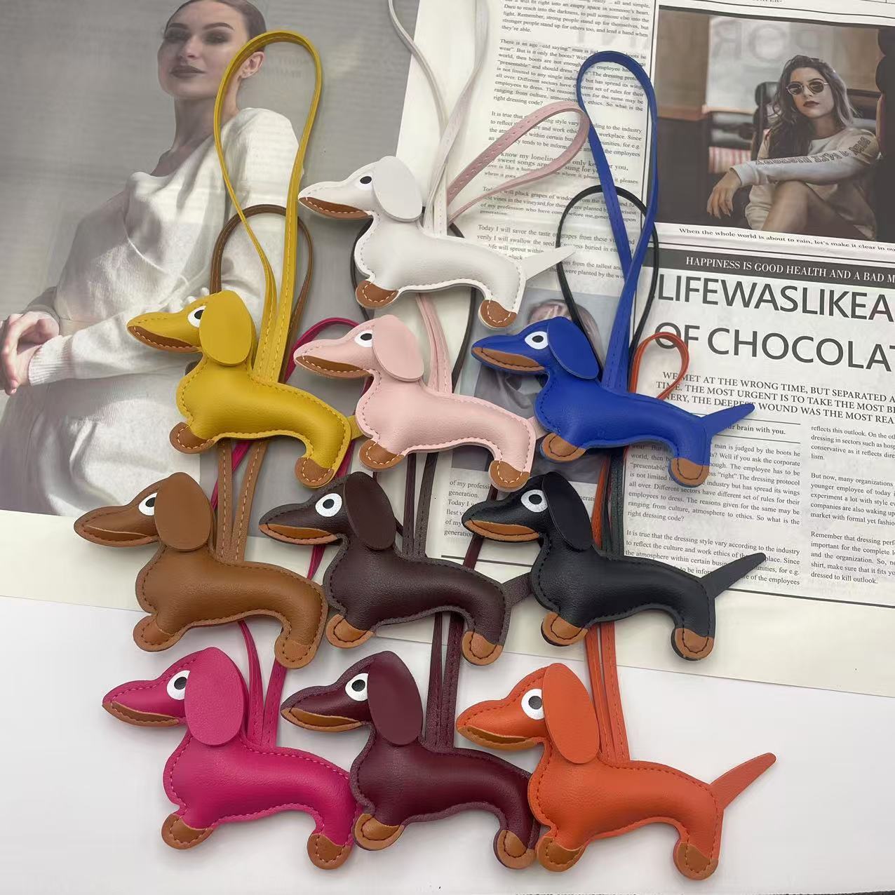 Free Shipping 2025 Summer New Designer Bags Dachshund Dog Bag Pendant Leather Cute Cartoon Puppy Charm Women's Handbag Trendy Bag Pendant Car T