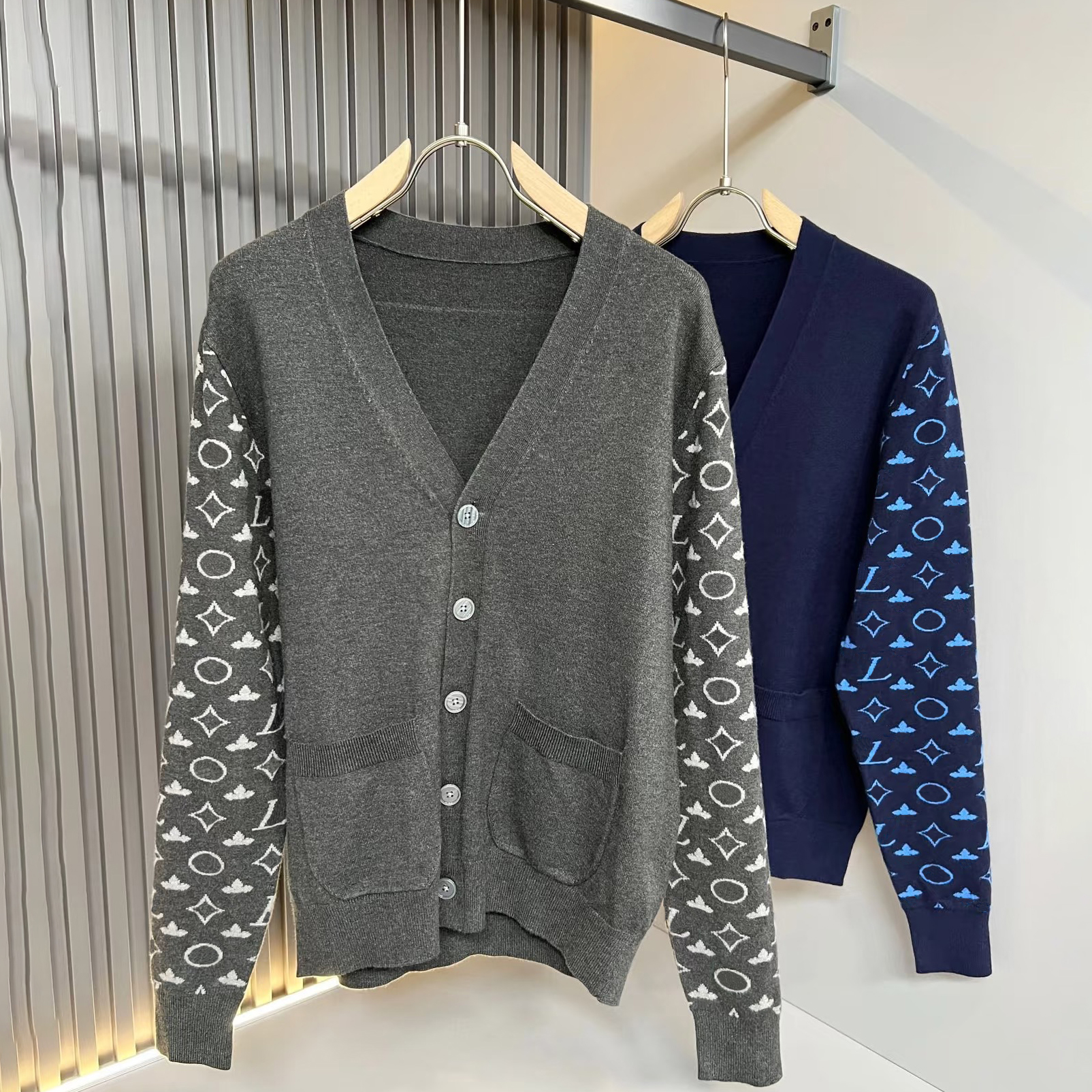 High quality designer men's sweaters, fashionable knitted jacquard letter cardigans, men's cardigans, autumn and winter casual street V-ne