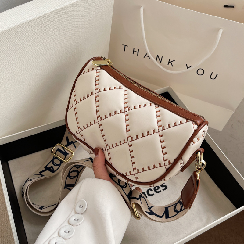 Muse Luxury Designer Bag Women's Bag New 2023 Fresh Embroidery Trendy Women's Bag Solid Color Quilted Bag Women's Wide Shoulder Strap