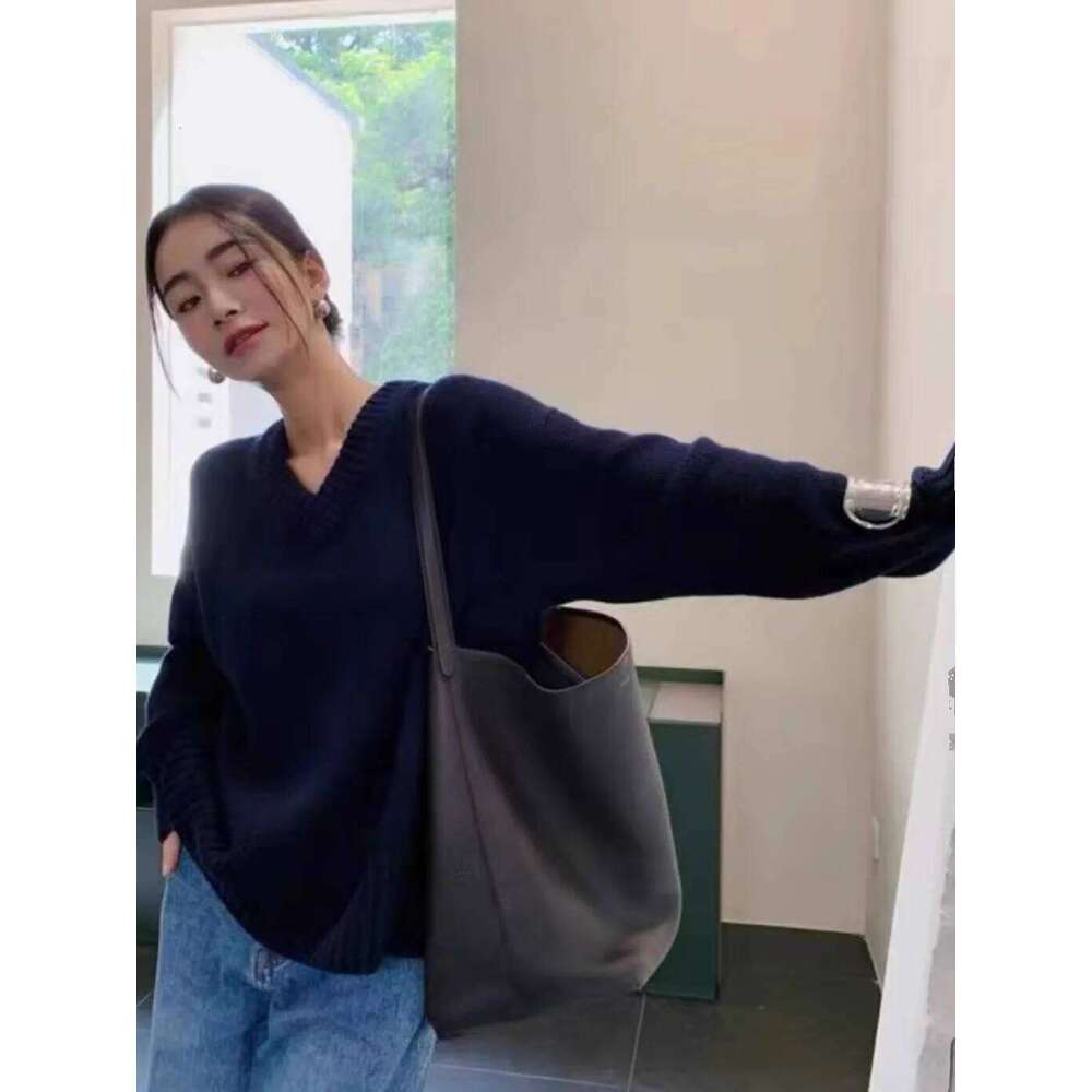 100% Pure Cashmere Women's Loose Thickened Silhouette V-Neck Sweater Large Size Pullover Knitted Base Shirt MDNG