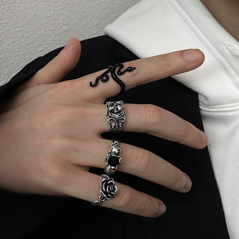 Free Shipping 2025 New Designer Accessories Fashion Hip-hop Cool Style Trendy Inlaid Diamond Ring Rose Flower Ring Snake-shaped Set Men's Ring