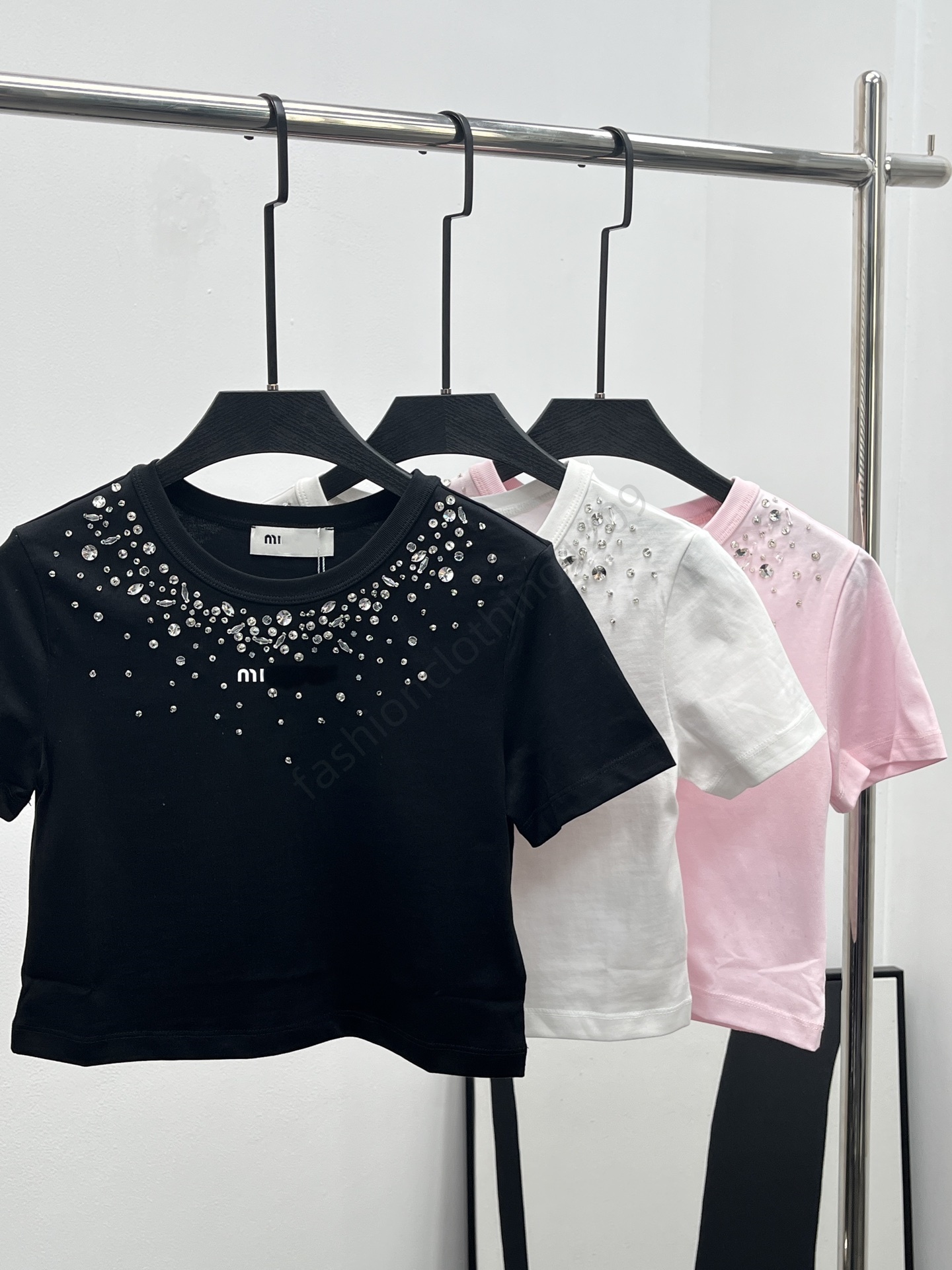Fashion designer women's T-shirt, summer women's top, crop top, embroidered sexy off-the-shoulder black vest, casual sleeveless and backle