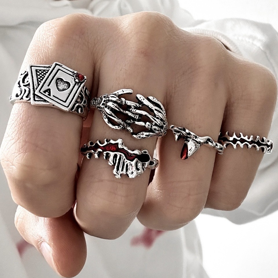 Free Shipping 2025 New Designer Accessories Exaggerated Gothic Style Dark Series Claw Poker Card Inlaid Diamond Ring Liquid State Men's Set Rin