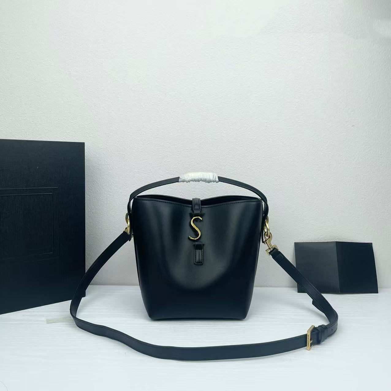 AAA ss72 Designer Hand-held high-end bags for women new 2024 spring and summer fashion all-match bucket bag niche simple casual shoulder bag