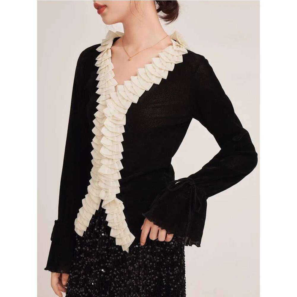 Retro Up Women's Autumn/Winter Design Sense V-Neck Flare Sleeve Pleated Lace Versatile Slim Fit Top 250726