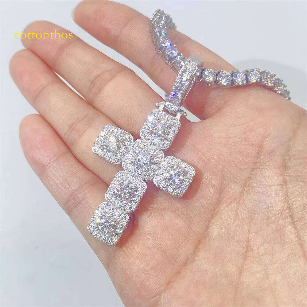 Wholesale Hot Selling Bling Iced Out Vvs Moissanite Big Dia Cross Necklace Pendant