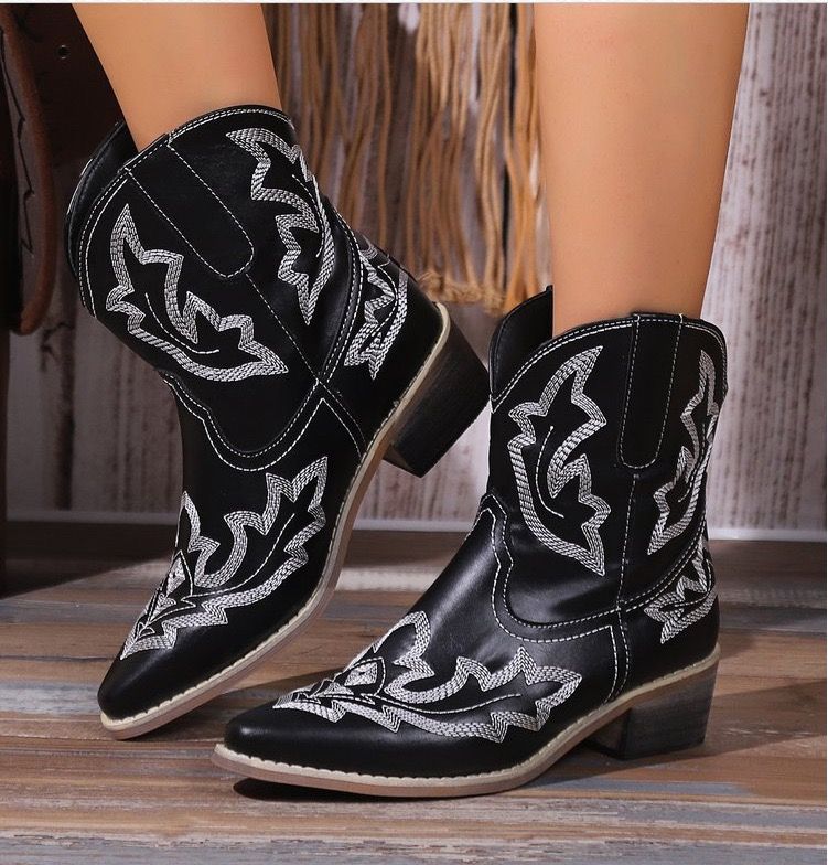 New Boots Autumn Winter Casual Western Cowboy Ankle Women Leather Cowgirl Short Cossac Pointed Thick High Heel Shoes Large Size 43