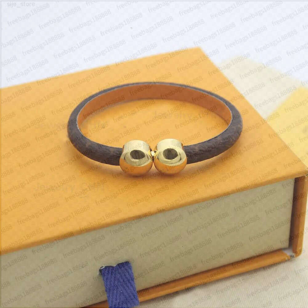 2026 Classic Designer Bracelet Fo Rmen Half Round Real Leather Genuine Cowhide Charm Bracelets Gold Plated Metal Womens Love Bangle Jewelry Gift For