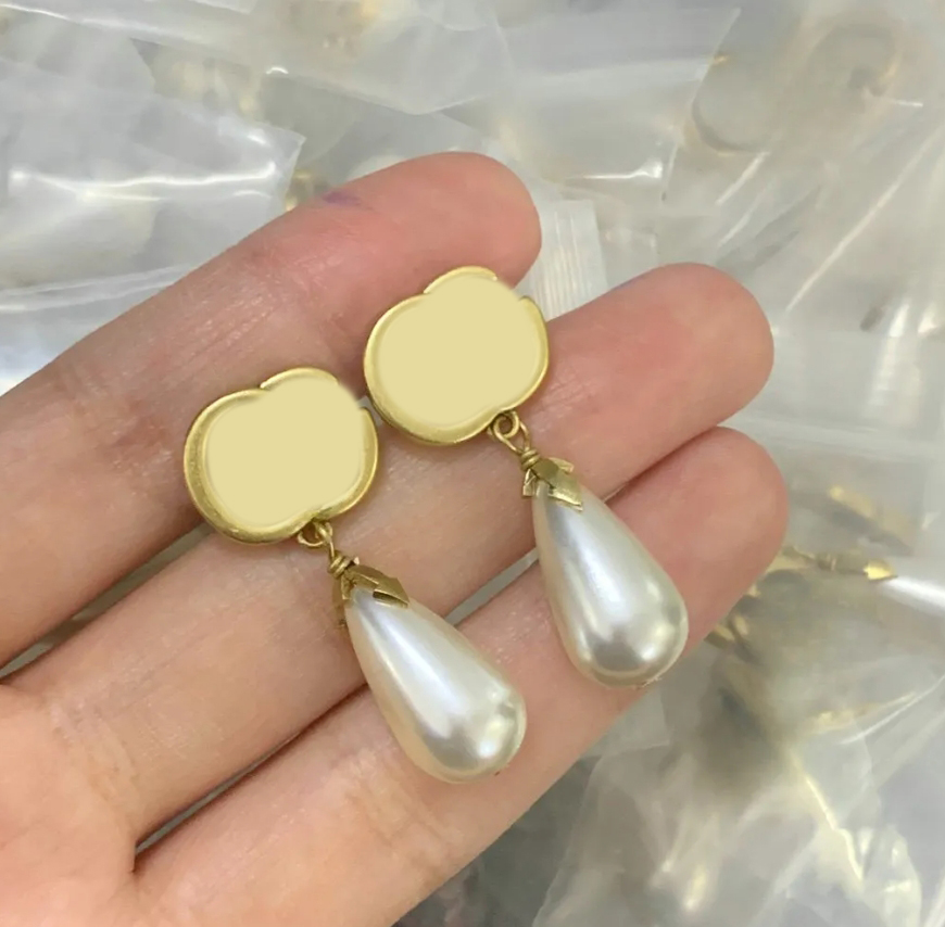 Earring Designer Pendant Earrings for Women Jewelry Vintage Letter Gold Plated Elegant Temperament Dangle Earring Jewelry