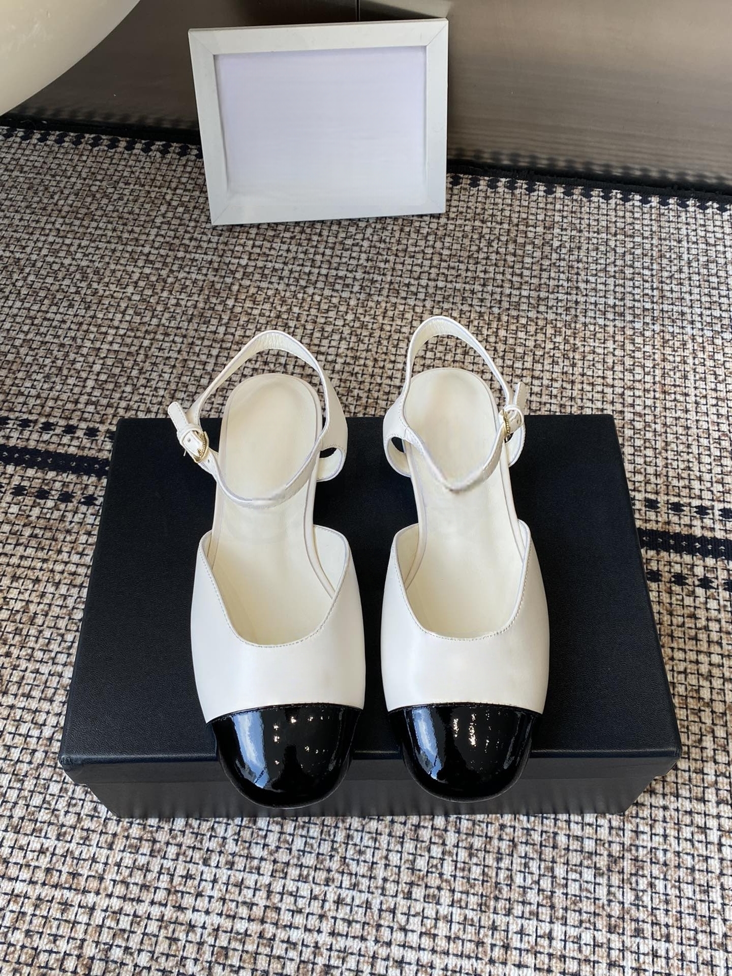 250729-5 Qualité miroir qualité supérieure chaussures simples pantoufles chaussures de sport collaboratives style pantoufles plates pour femmes c