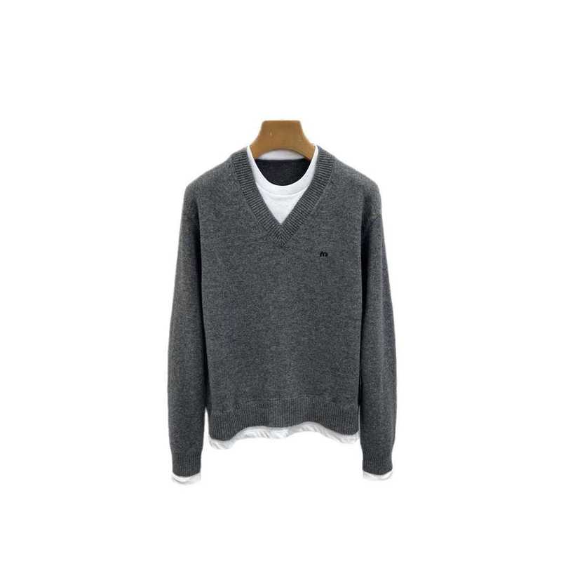 Women's Knits & Tees designer 2025 Summer New Nanyou IU Fashion Simple Youthful Loose Version Fake Two-Piece Spliced V-Neck Long Sleeve Knitted