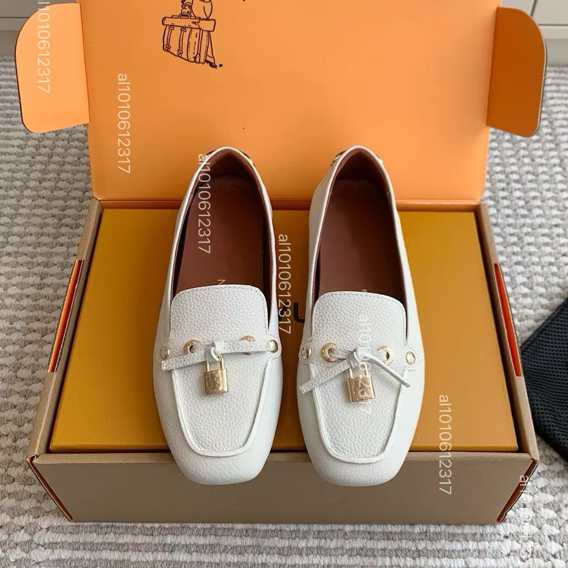 2025 Women Loafers Designer Dress Shoes Classic Slip-on Luxurys Vintage Moccasin Metal button Real Leather Brand Oxfords Casual Shoes 35-42