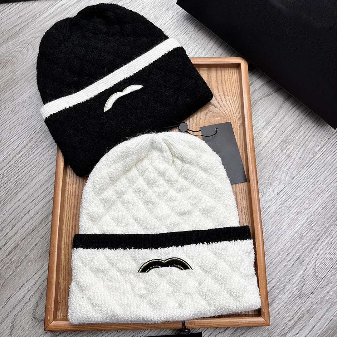 Designer beanie luxury beanie hat temperament versatile streaks beanie knitted hat warm letter pure colour design hat gift hat dust bag 4 colors ver