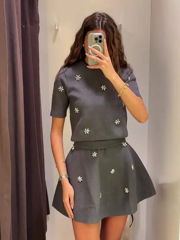 Knitted Jewelry Decoration Skirts Sets Women Diamond Short Sleeve O-neck Sweater Top Pleated Skirt Suits 2 Pieces Fashion Outfit 250724