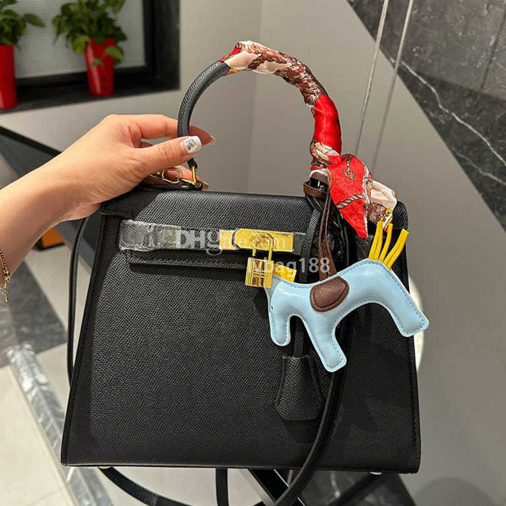 Totes Fashion designer handbag womens shoulder bag leather luxury handbag large capacity womens classic crossbody bag womens elegant handbag 20cm 25