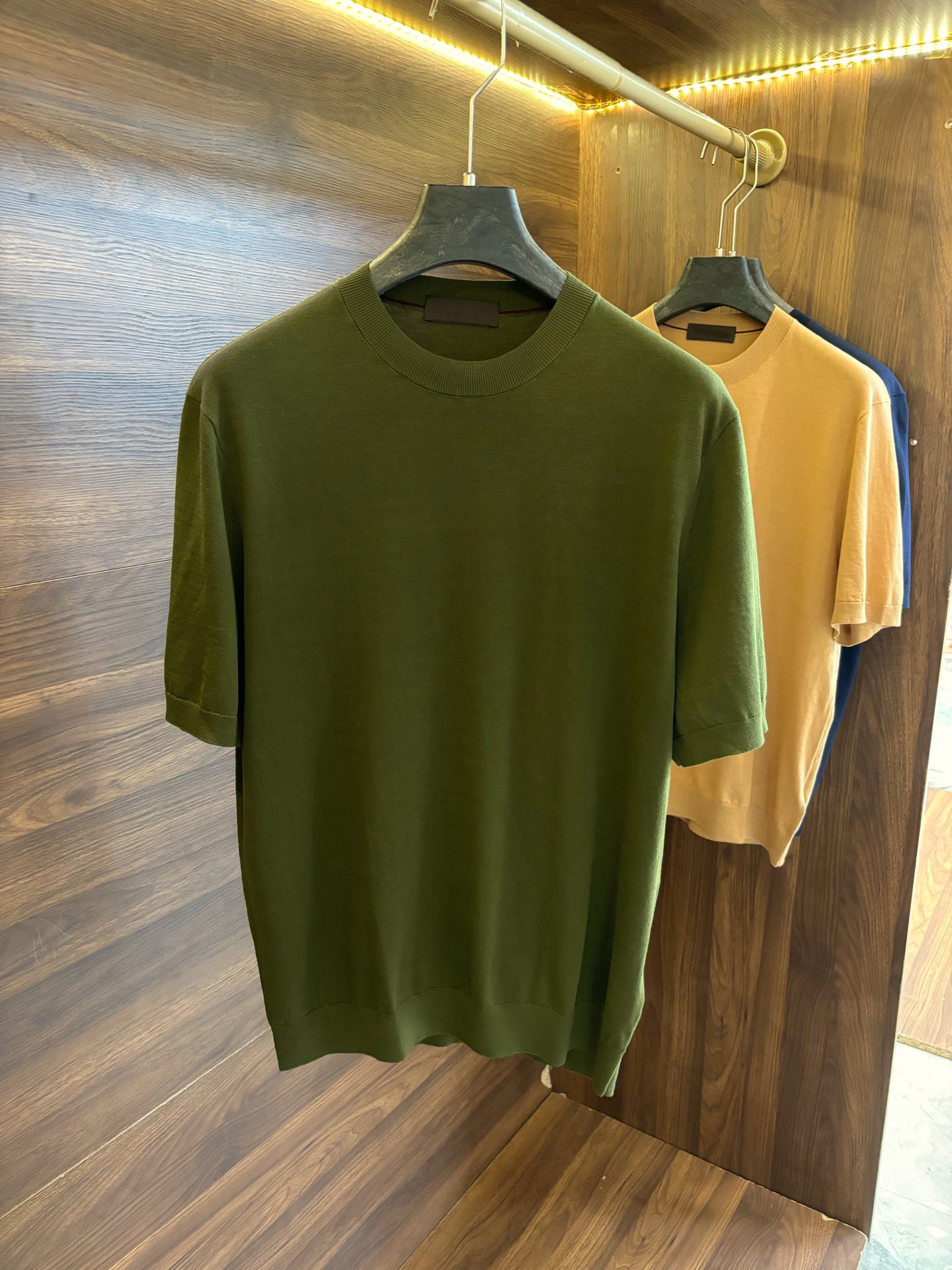 casual elegant mens tshirts with comfort fit soft fabric solid color crewnecks ideal for hot weather wears