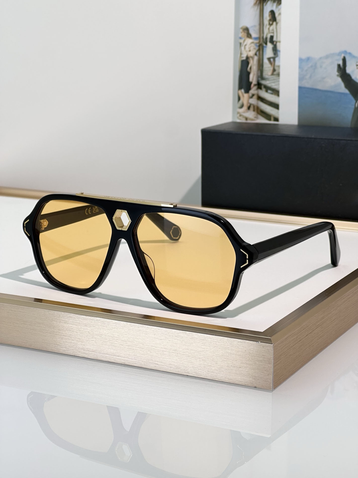 Luxury Designers Womens Sunglasses For Women Men Sun Glasses Mens Designer 004M Fashion Style Protects Eyes Random Box