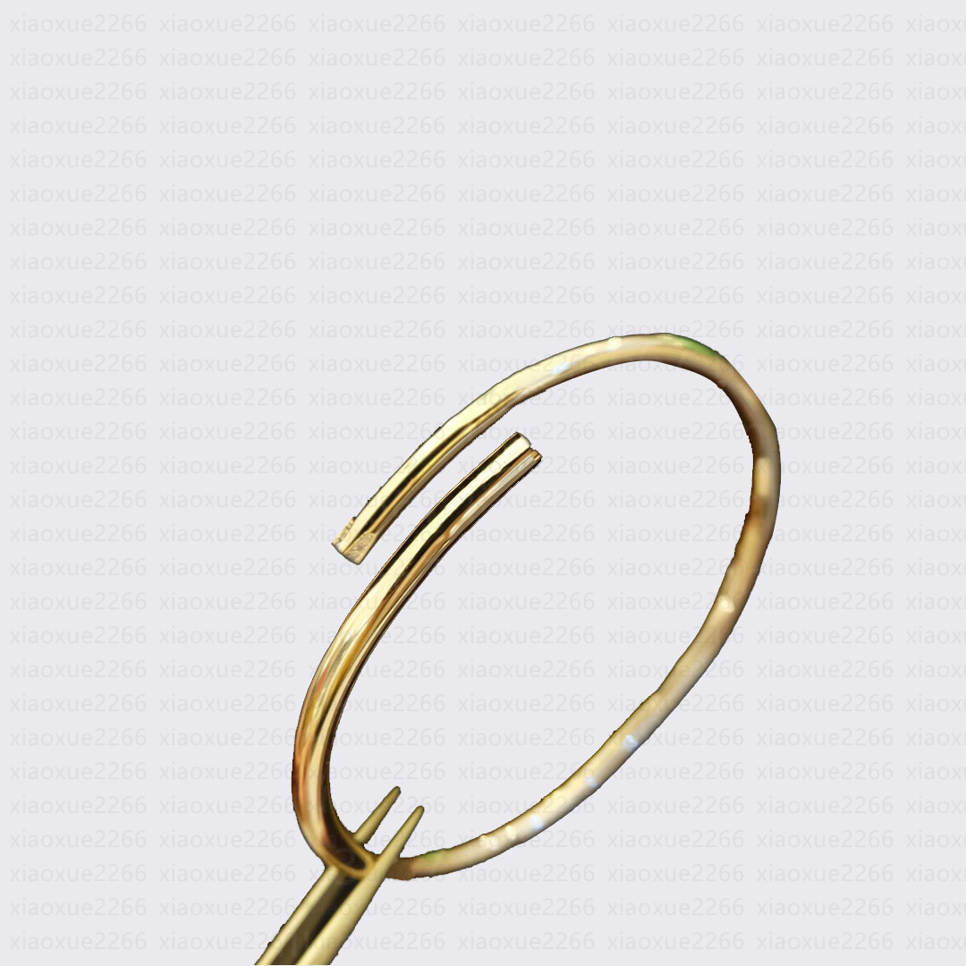 Charm bracelet for women thin designer bracelet 17cm nail Accessories Top quality luxury bracelet women men 18k v gold bangle for girl gift Wholesal