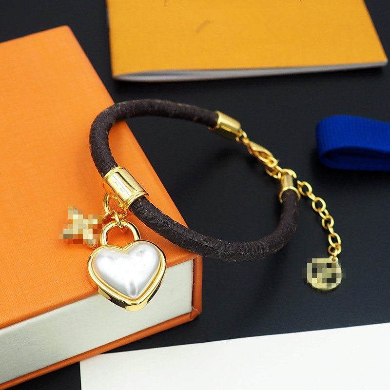 Charm Bracelets Designer Gold Stainless Steel Bracelet Women Cordate Pendant Bracelet Bangle Brand Letter Leather Bracelet Vintage Design Jewelry Gi