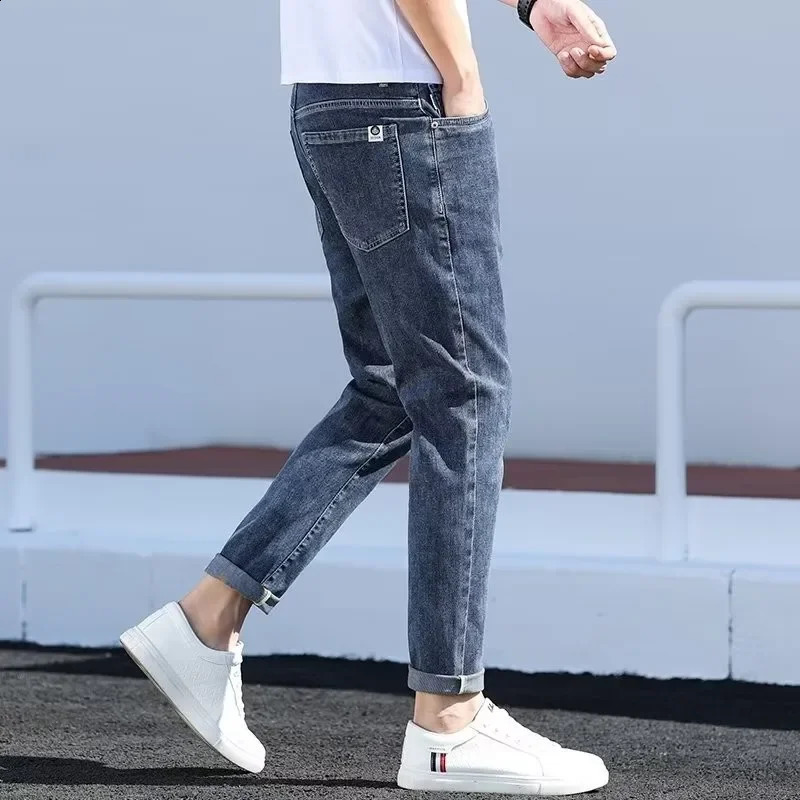 2023 Spring Summer Elastic 9 Points Jeans Mens Trendy Straightleg Slimming Smooth Waist Casual Style Denim Trousers 250730