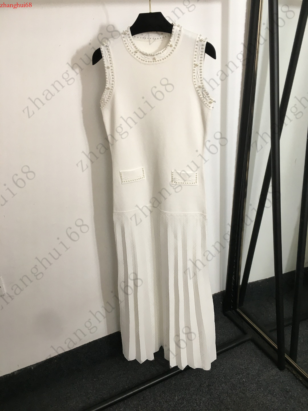 Designer Women's Luxurious French Style Socialite Knitted Dress Ribbed Single-Breasted Large Hem Knitted Dress Slim Fit Long Dress