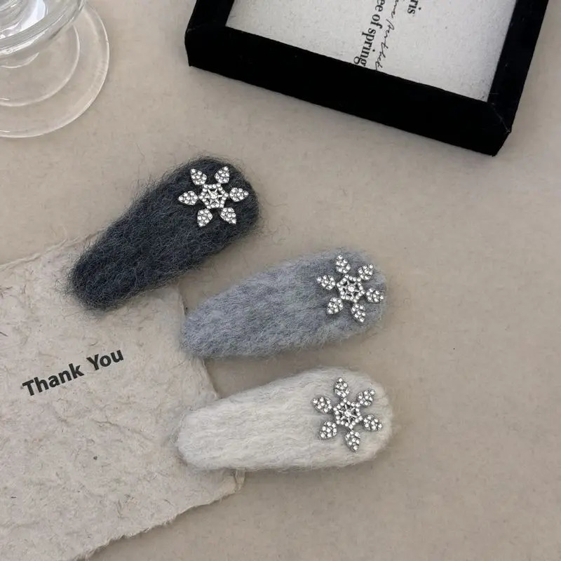 1pc Shining rhinestone snowflake plush breaking clip autumn and winter gray series simple temperament hair clip edge clip 250729