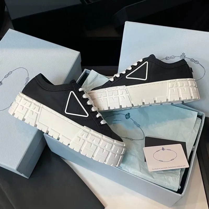 Designer shoes sneakers Canvas Low Cut Men's Women's Versatile Dissolved Summer New Black White mens shoes 35-42
