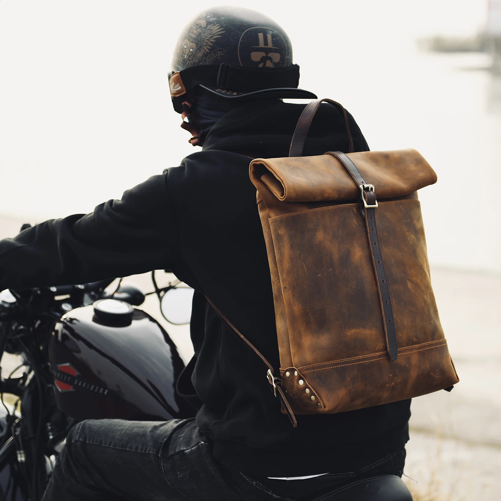 Retro Distressed Cowboy Cowhide Backpack Crazy Horse Leather er Mens Travel Backpack Motorcycle Mens Leather School Bag 250728