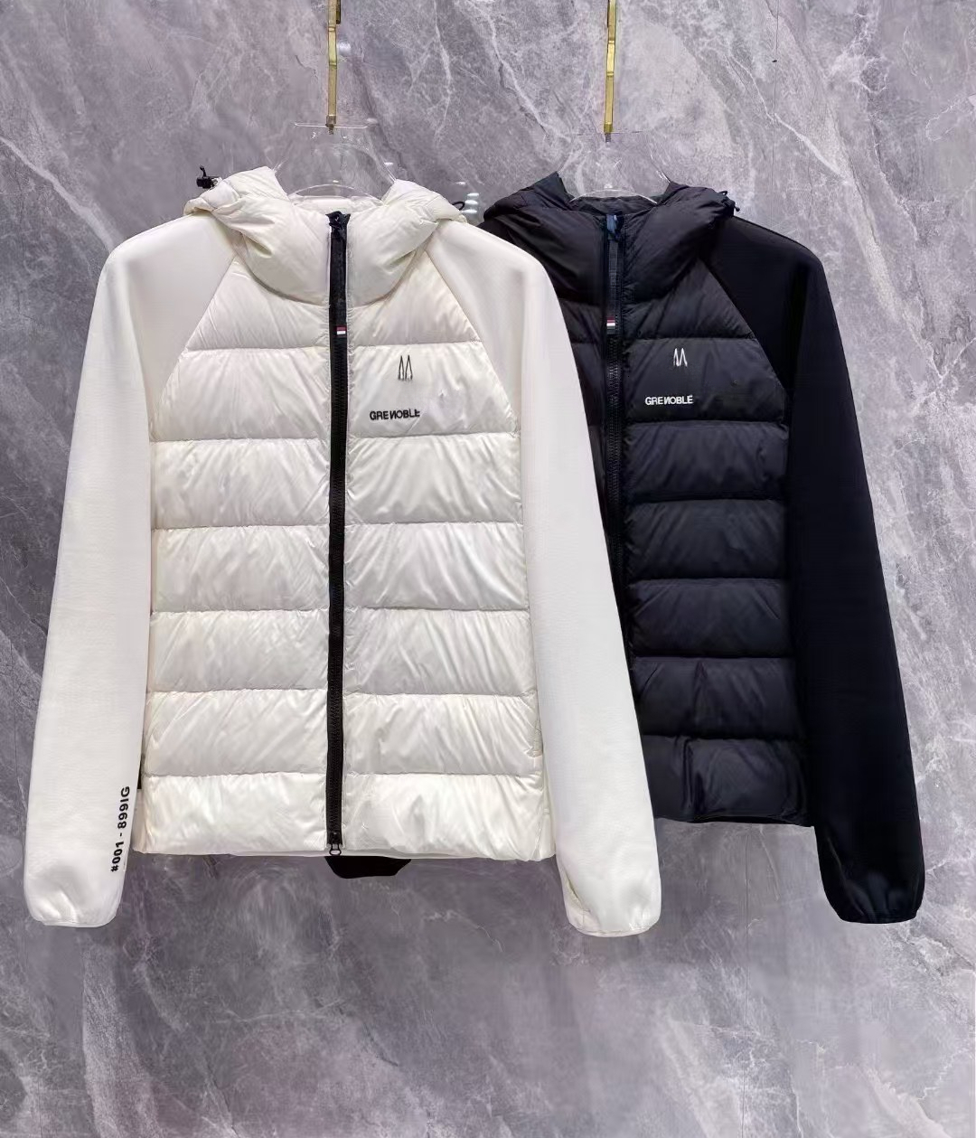 Designer Early Winter Lightweight Puffer Jacket Hooded Wind Resistant Warm Coat with Patchwork Sleeves Slim Fit Versatile Style