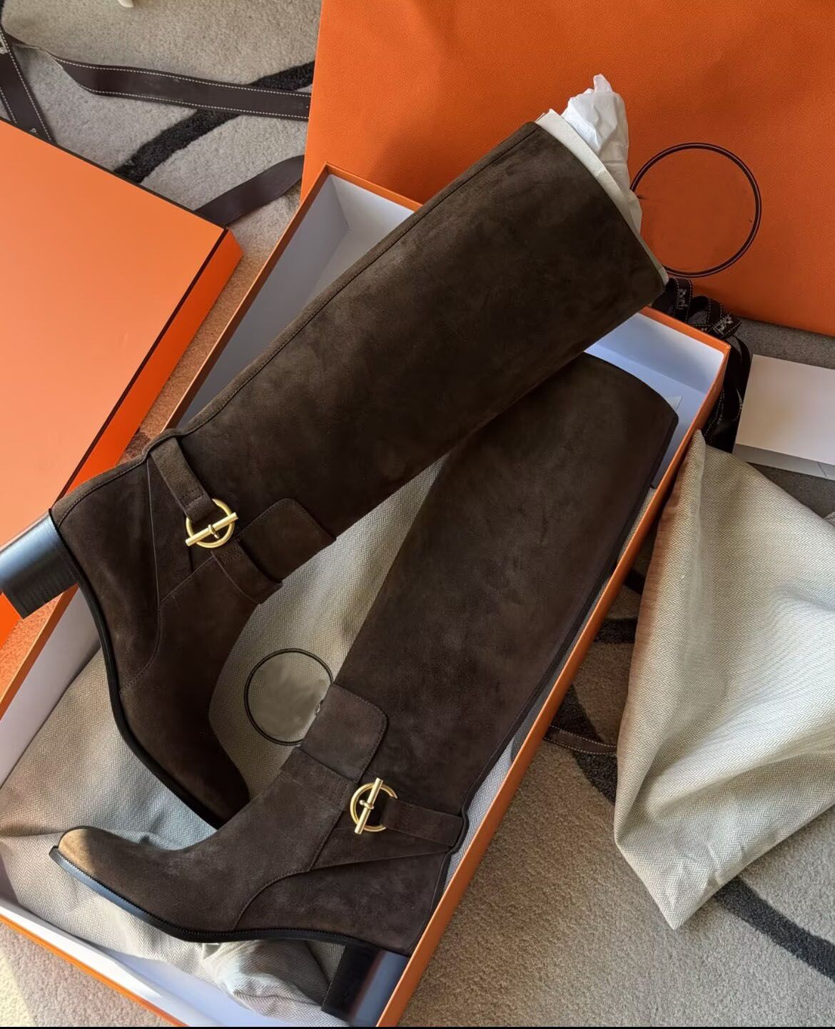 Las mejores marcas de invierno para mujer, botas altas Justine, gamuza, piel de becerro, hebilla Glenan dorada, botas por encima de la rodilla, vest