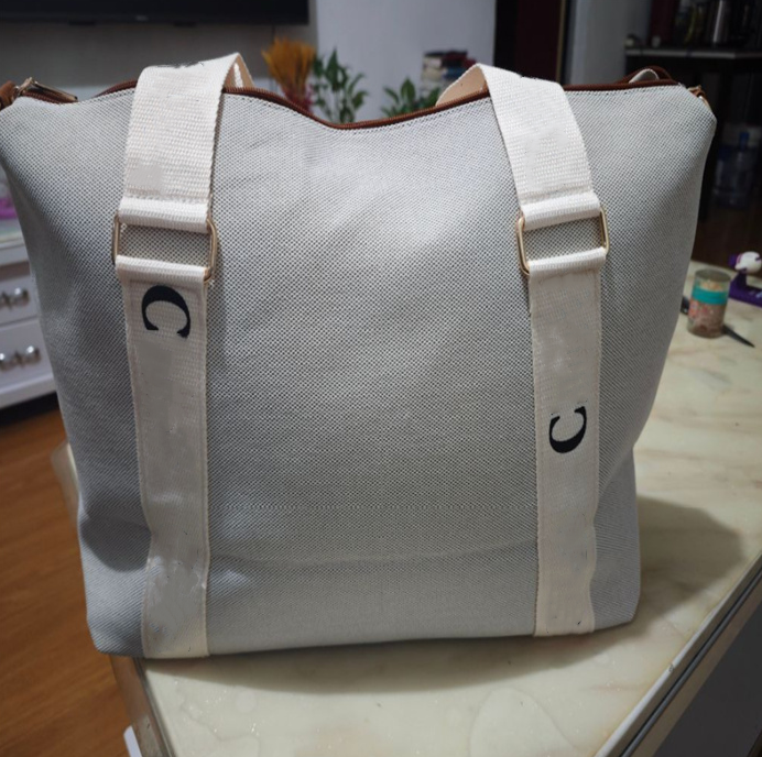 Womens Luxury Canvas Duffle Bags Designer Brand Large Capacity Handbags Leisure Sports Packet Men Handbag Travel Bag Shoulder Bag classic letter-image-1082634301