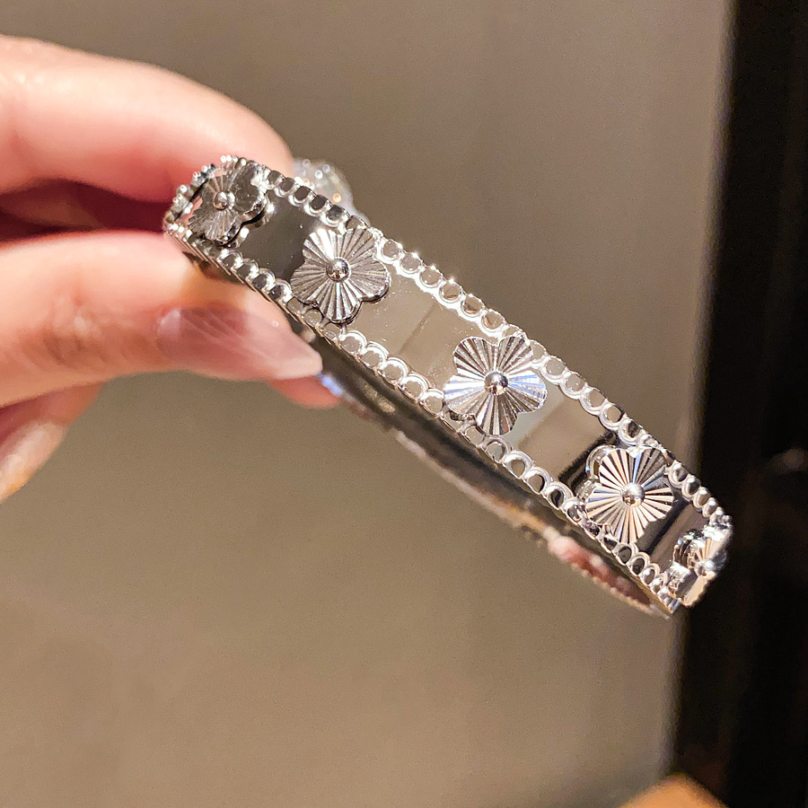 Silver Toned Floral Embellished Bangle With Geometric Detailing Delicate Daily And Elegant Jewelry Gift For Her High Quality Stylish Accessory fashi