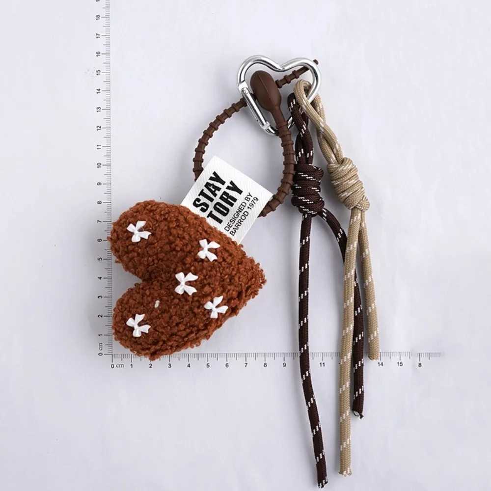 Accessoires de décoration Bow Peluche Bow Love Porte-clés en forme de coeur Bijoux Cadeau Voiture Porte-clés Couple Y2k Sac PendantXJ251101