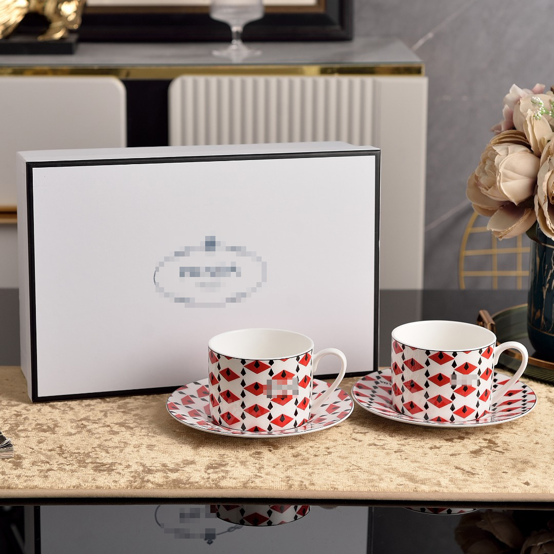 Chic American-Style Ceramic Double Coffee Cups, Premium Design with High-Quality Craftsmanship, Perfect for Enjoying Coffee with Loved Ones
