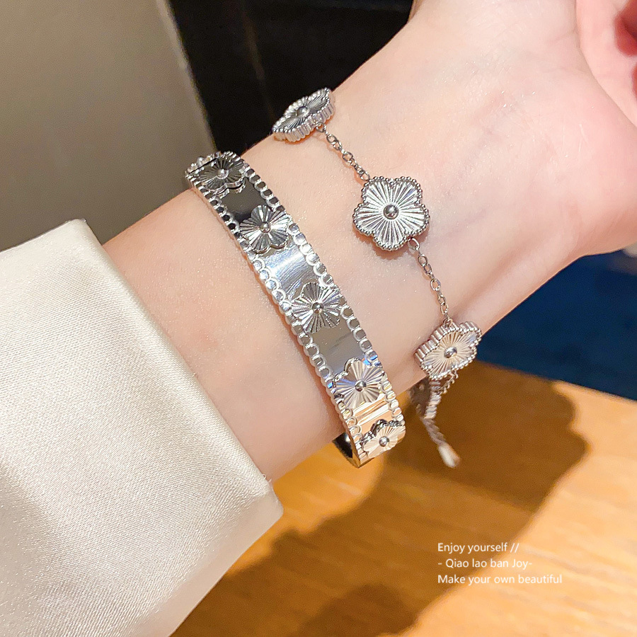 Silver Toned Floral Embellished Bangle With Geometric Detailing Delicate Daily And Elegant Jewelry Gift For Her High Quality Stylish Accessory Versa